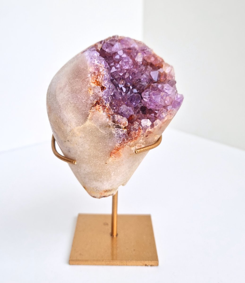 ThaleiaDesign – Roze Amethist op standaard - Edelstenen en Mineralen - Kristallen - Spiritualiteit - Woondecoratie - free form - interieur - moederdag - cadeau vrouw - chakra - Pink amethyst