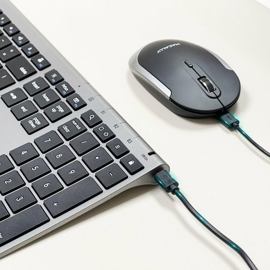 Spacegrijs Macally toetsenbord en muis combi met USB-C poorten. Toetsenbord met numeriek toetsenblok.