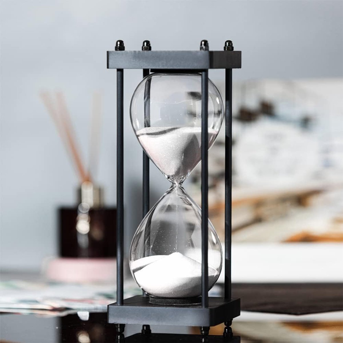 Grote Zandloper - Timer Decoratie - Koken Tijdmeting - Stabiel Houten Frame - 25 Cm Hoog - Zwart Wit