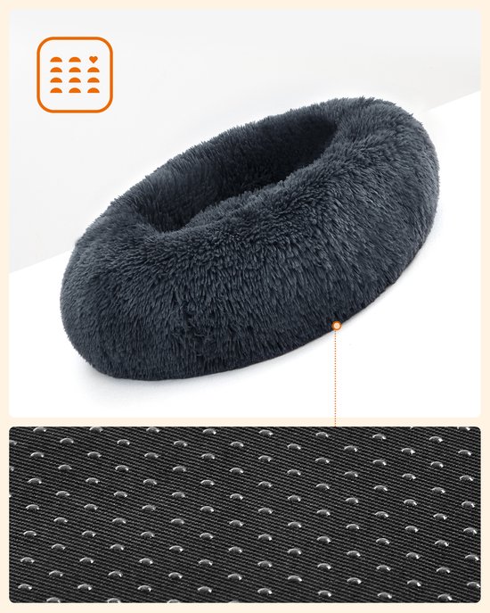 Donkergrijs, pluizig hondenbed met antislip noppen op de onderkant.