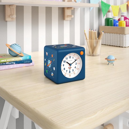 Stille Kinderwekker met Astronaut & Ruimteprint - Strakke Wijzerplaat en Snooze - Ideaal Nachtlampje — afbeelding 3