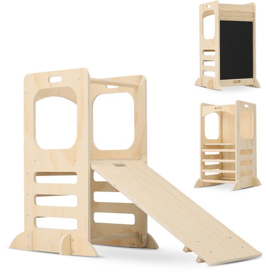 Naturel houten leertoren met glijbaan en een kleinere variant met planken en krijtbord.