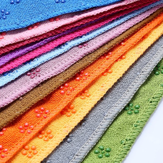 Antislip yogahanddoek - Microvezel yogahanddoek, zweetabsorberend en sneldrogend - Verdikte en bredere sport- en fitnessmat handdoek - 183*63 cm - Donkerpaarse pruimenbloesem — afbeelding 4