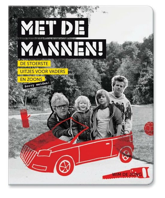 Boek MET DE MANNEN met op de voorkant een vader en drie zonen in een rode auto.
