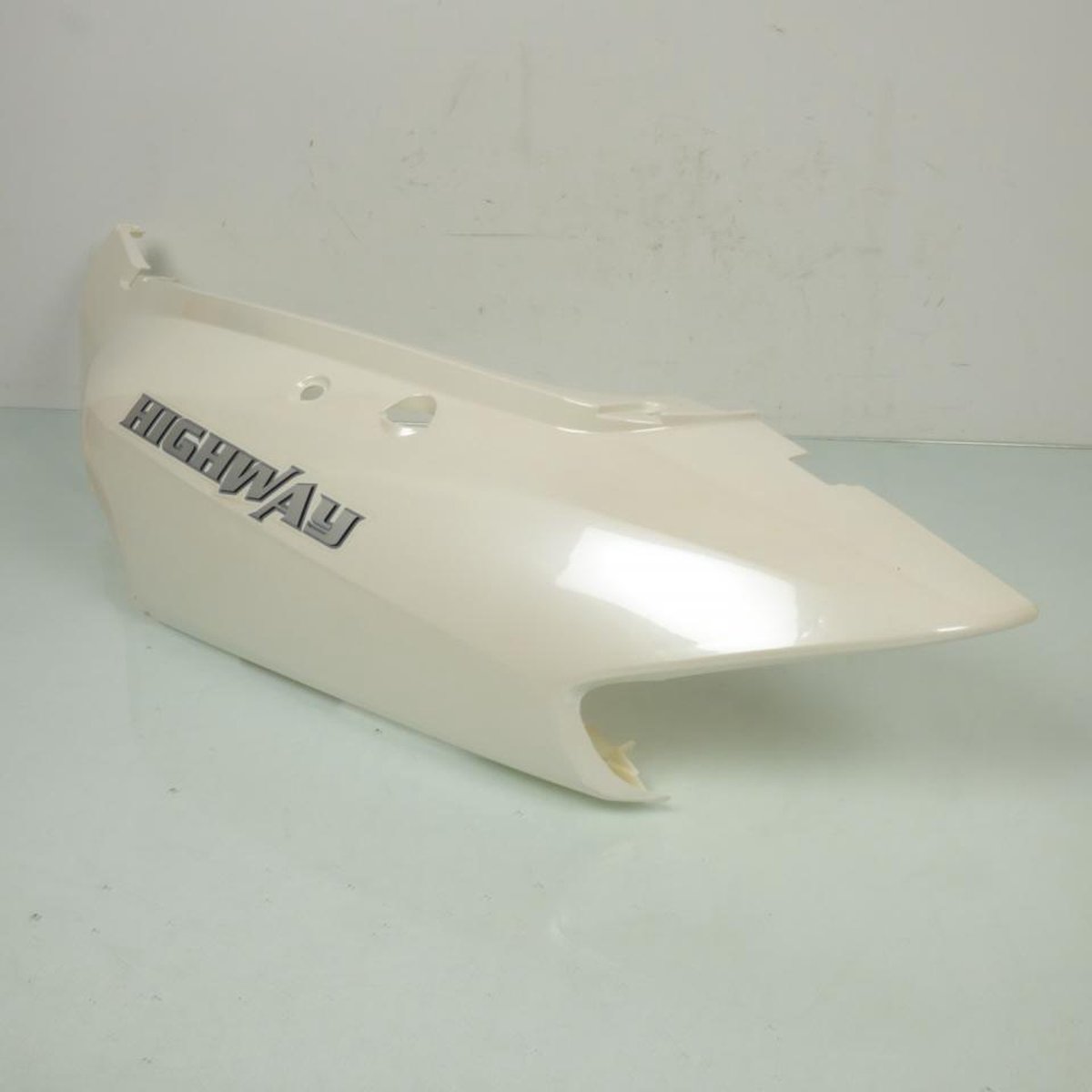 Coque arrière gauche origine pour Scooter Jonway 125 Aztral TM00-070100006 blanc Neuf