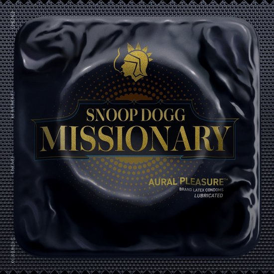 Zwarte verpakking met "SNOOP DOGG MISSIONARY" en "AURAL PLEASURE" logo's in goud.