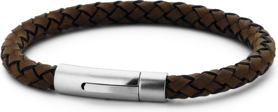 Bruine gevlochten leren armband met een stalen sluiting.