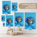 Collage de différentes tailles d'un portrait bleu d'une femme avec des fleurs et des lunettes orange.