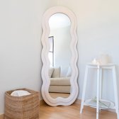Bol.com Golvende Staande Spiegel - Decoratieve Vloerspiegel met Teddy Frame - Wavy Mirror voor Kamerdecoratie aanbieding