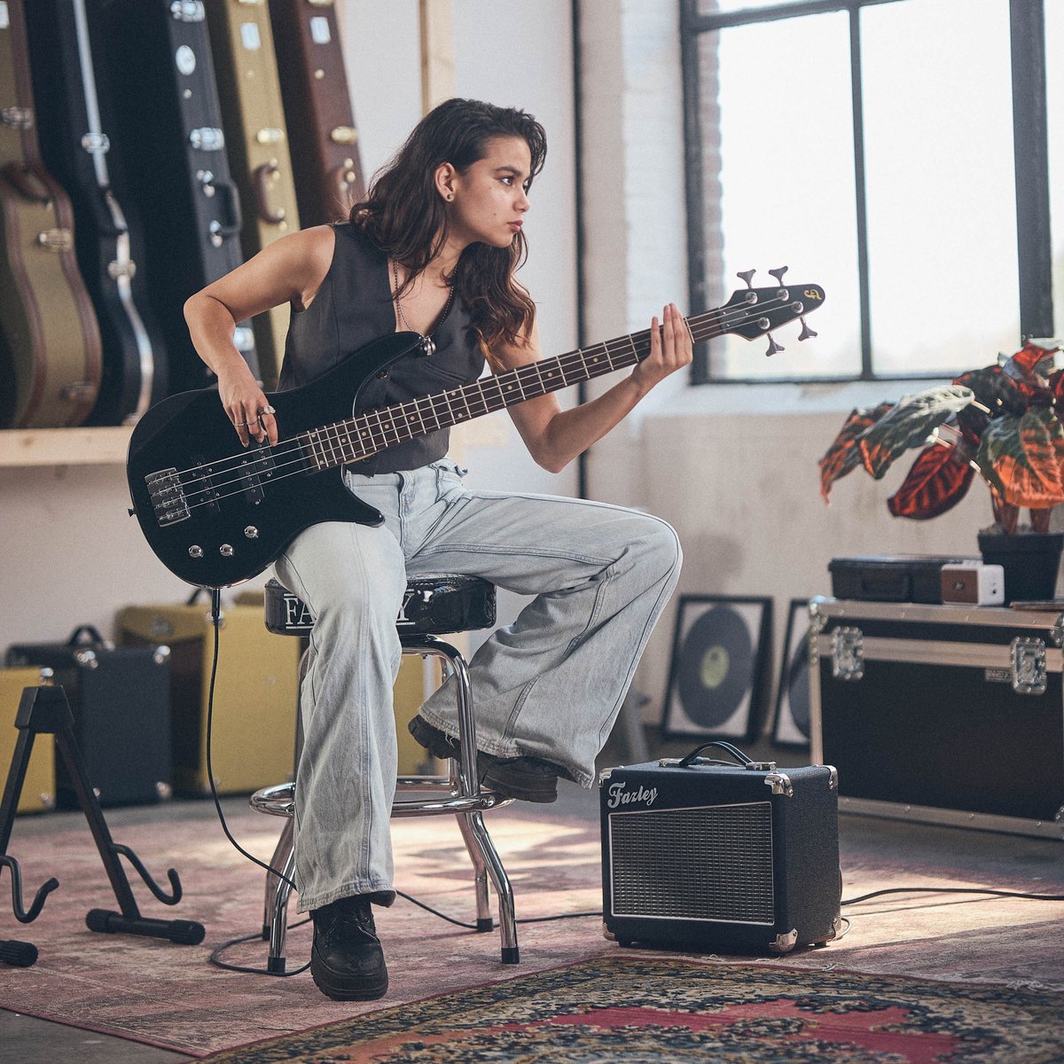 Fazley FMB118BK elektrische basgitaar zwart