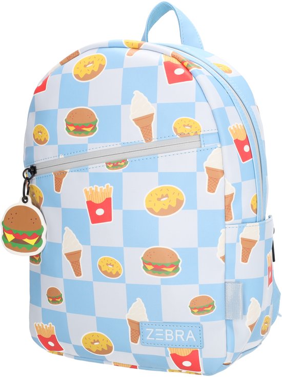 Lichtblauwe rugzak met schaakbordprint en fastfoodmotief, met hamburger-sleutelhanger.