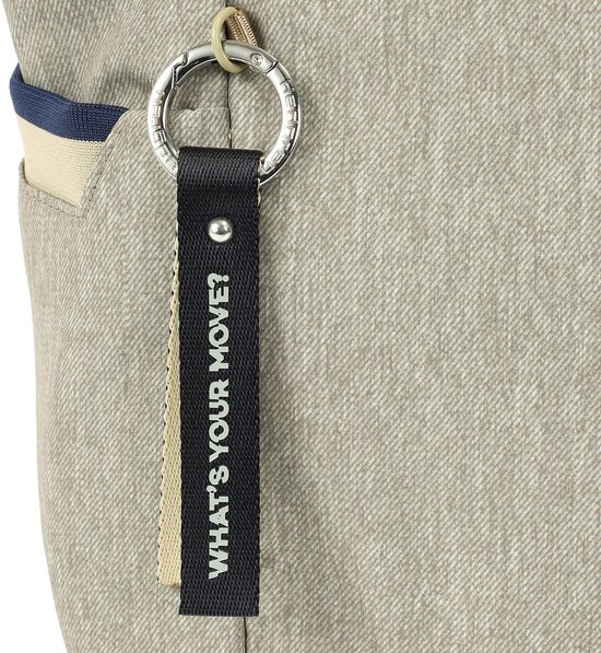 Zwarte sleutelhanger met de tekst 'WHAT'S YOUR MOVE?' aan een ring.