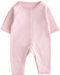 Roze gestreept baby pakje met lange mouwen en drukknoopjes.