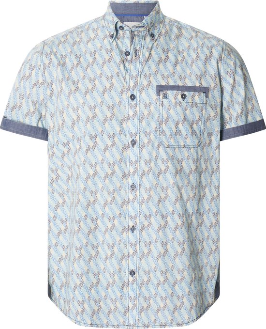 Blauw overhemd met korte mouwen, button-down kraag, borstzakje met donkerblauwe bies en ruitpatroon.