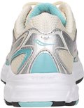 Achterkant van crème Saucony sneakers met zilveren en lichtblauwe accenten.