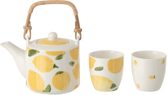Theepot en twee mokken met gele citroenen en groene blaadjes, op witte achtergrond.