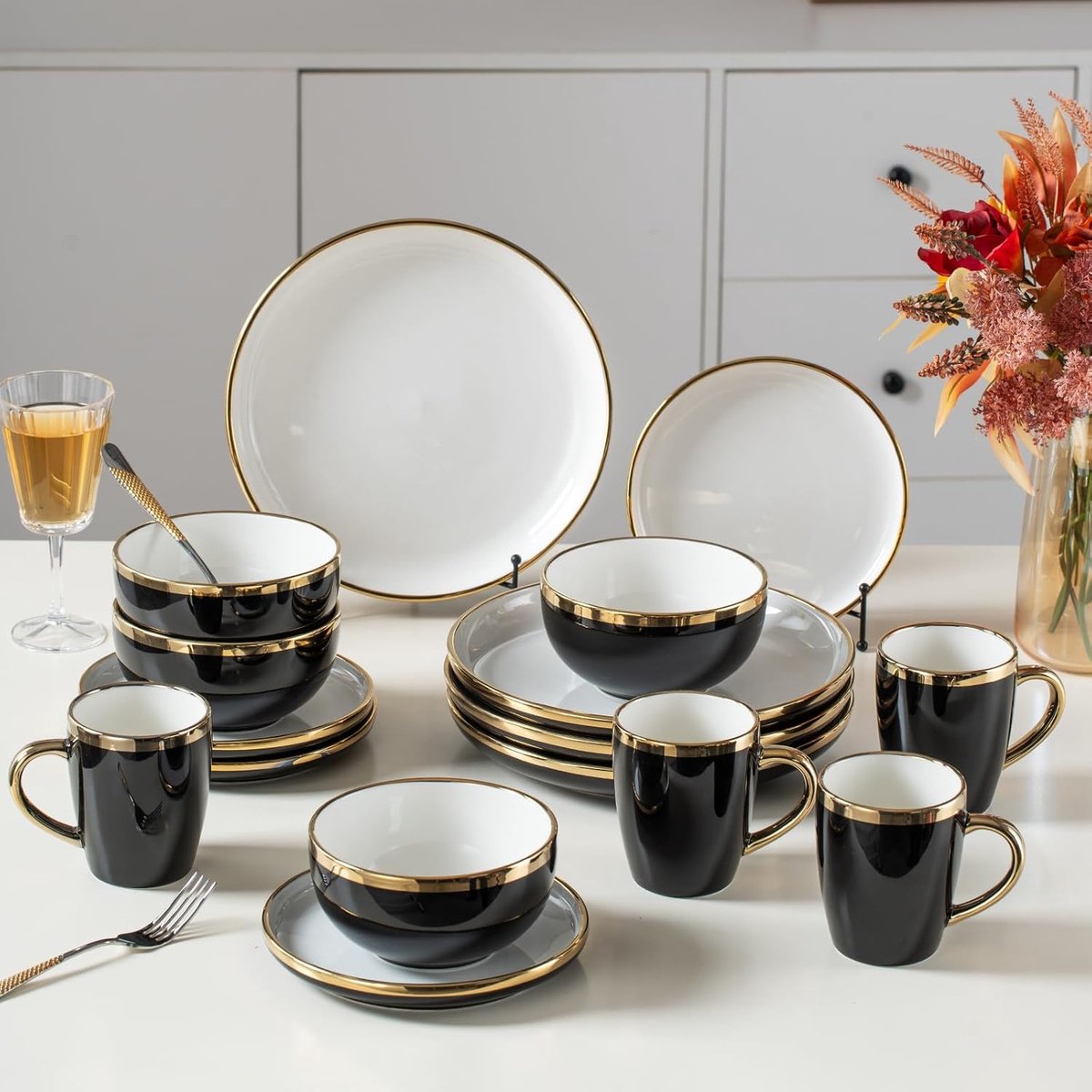16-delige Zwarte Servies Set voor 4 Personen met Gouden Rand