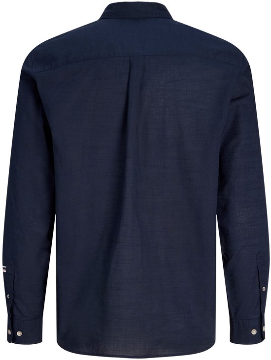 Achterkant van een donkerblauw overhemd met lange mouwen.