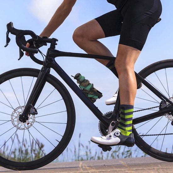 Allecto - Verstelbare fiets drinkfleshouder - Fiets bidonhouder - Geschikt voor alle fietsen - Zwart - 360 graden rotatie - Stevige bevestiging - Handig accessoire voor fietsers — afbeelding 5