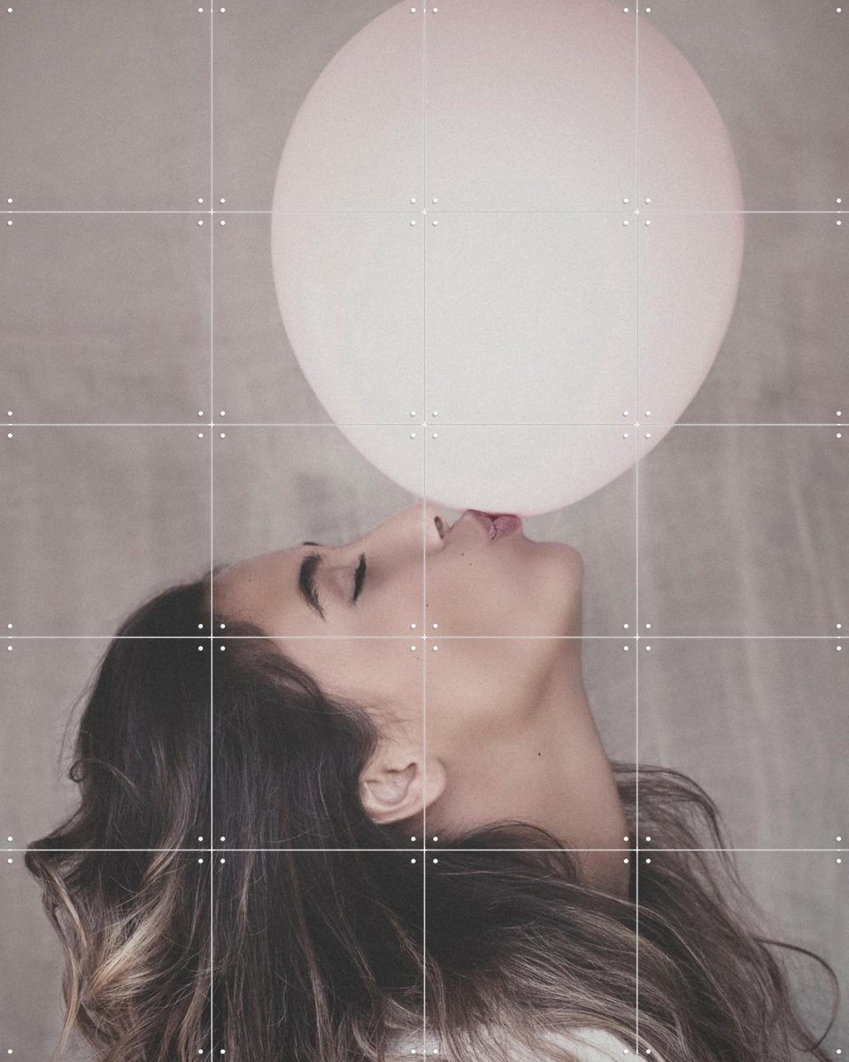 IXXI Balloon Kiss, STUDIO HANNAH LEMHOLT - 80 x 100 cm - Gratis ophangtool - Grote wanddecoratie en posters - Fotografie, Slaapkamer, Woonkamer
