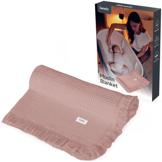 Lichtroze mousseline deken, opgerold, naast de productverpakking.