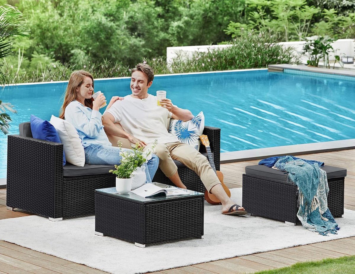 Tuinmeubelset – Balkon- en Terrasmeubels van PE-Polyrotan, Hoekbank Loungeset met Kussen en Glazen Tafel – Handgevlochten Rotan, Zwart-Grijs | House&Garden