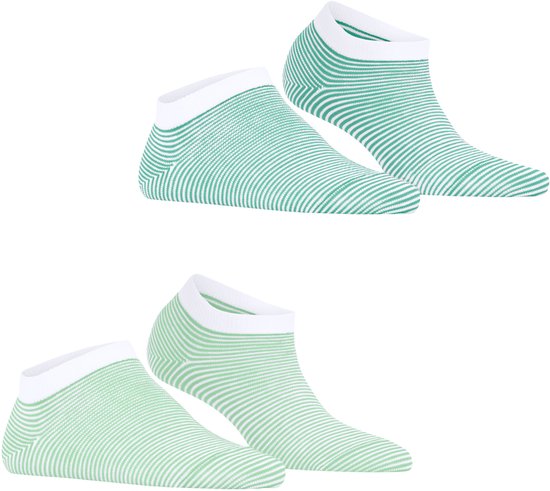 Twee paar korte sokken met een groen-witte streep en witte boord.