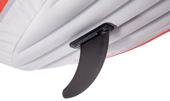 Close-up van rode en grijze Intex kajak met opblaasbare grijze stoel en metalen handgreep.