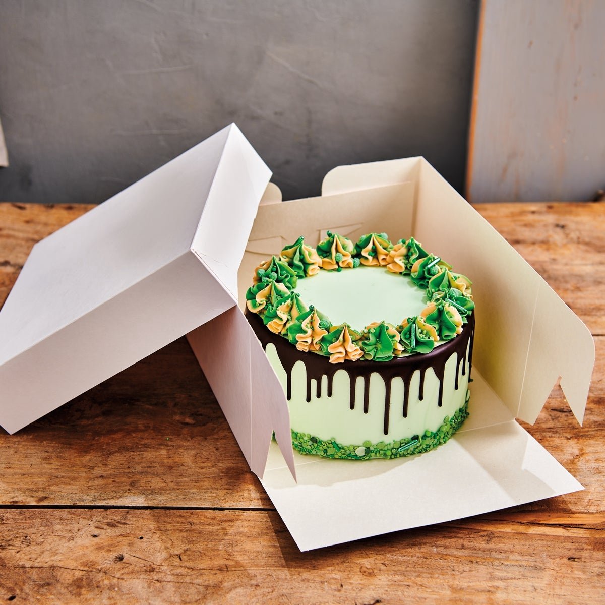 FunCakes Taartdoos met Zwanenhals en Losse Deksel - Vierkant - Wit - 35x35x15 cm - 1 Stuk