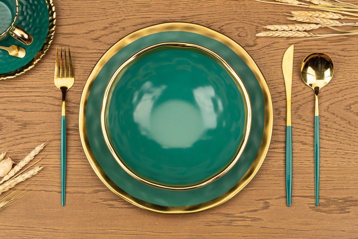 HowHomely LISSA Serie - Tafelservies - Groen met Gouden Rand - Set van Twee Tafelplaten