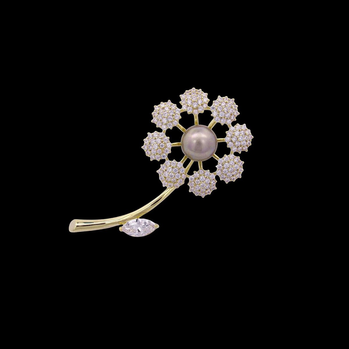 Victoria Valenza Goudkleurige Bloem Broche en Hanger met Imitatie Tahitiparel en Zirkonia Stenen - Broche - Goudkleurig - Bloem broche - Zirkonia