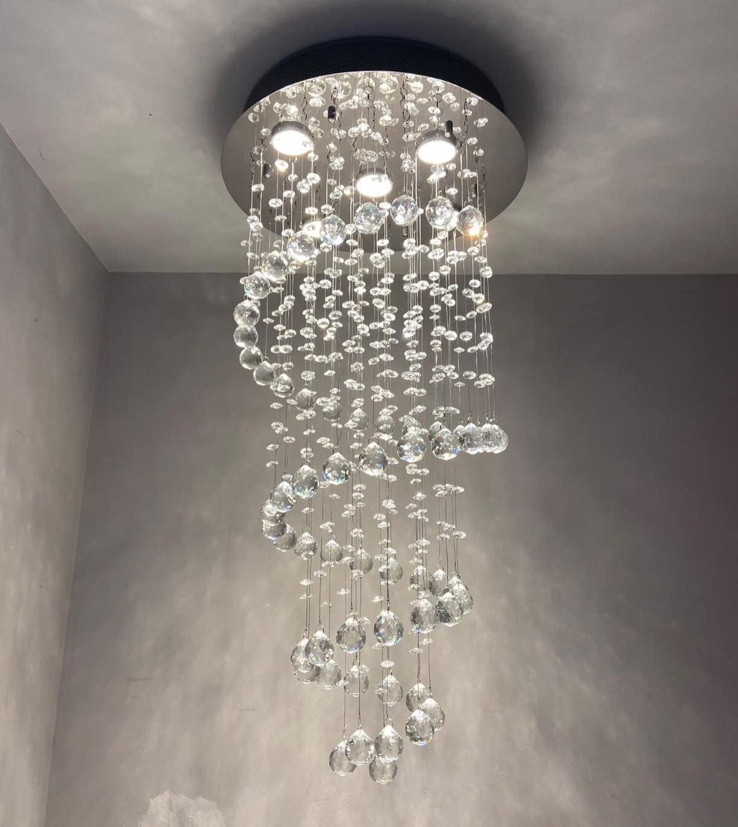 MELVRA Spiraal Kristal Kroonluchter - K9 Kristal Regendruppel Design - LED Plafondlamp - Chroom - Ø40cm x H80cm - Modern Inbouw Hanglamp - Voor Hal, Trap & Woonkamer