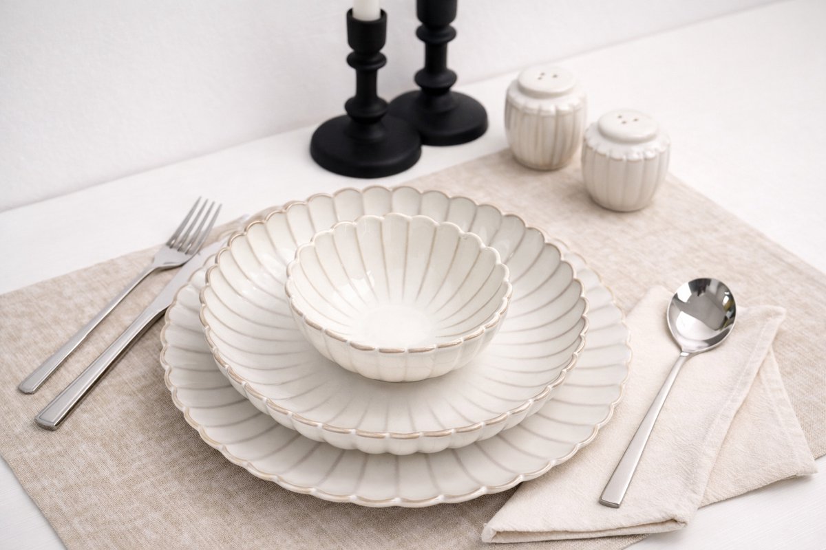 Almina Bloomy 24-delige Porseleinen Serviesset – Luxe Bloemvorm in Crème & Goud
