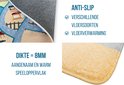 Detailfoto's van een speelmat, inclusief de onderkant met antislip textuur. "Dikte = 8MM, aangenaam en warm speeloppervlak"