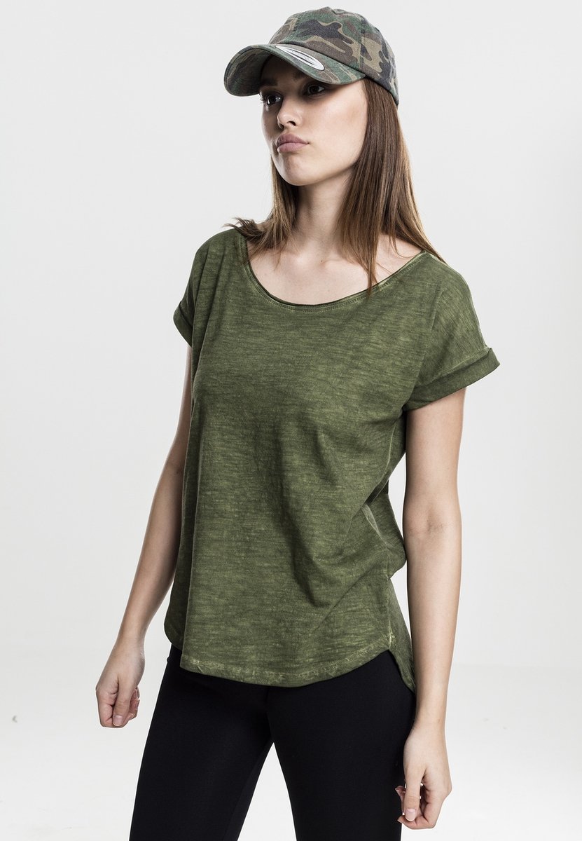 Urban Classics Shaped Spray Dye Shirt S Groen