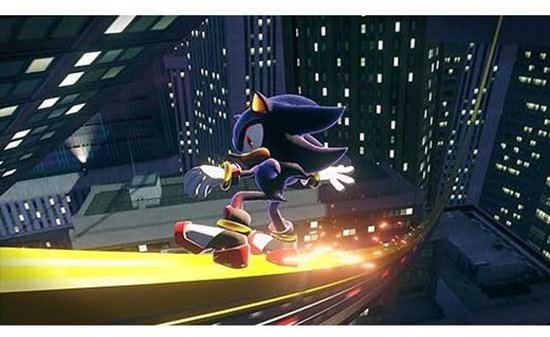 Shadow the Hedgehog in een stedelijke omgeving met neonlichten.