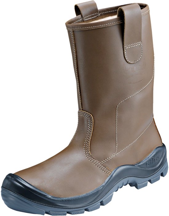 Bruine leren werklaars met zwarte zool en witte stiksels.