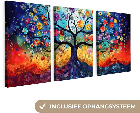 Drieluik canvas van een kleurrijke levensboom met bloemen op een donkerblauwe achtergrond met rode en gele gloed.