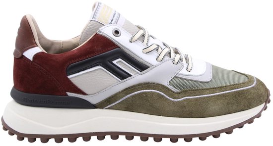 Buitenzijde van een groen-bruine sneaker met zwarte F-branding, suède details en een dikke witte zool.