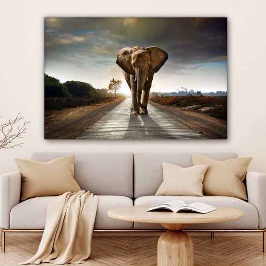 OneMillionCanvasses - Toile - Éléphant - Route - Arbres - Décoration murale - 140x90 cm - Peinture sur toile - Toile sur toile