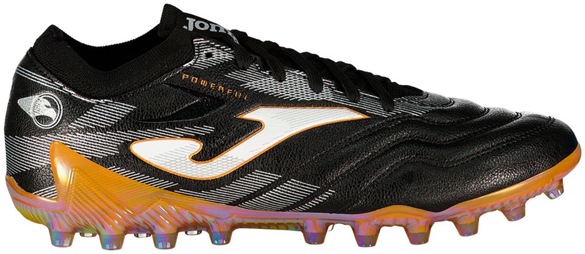Joma Powerful Cup AG voetbalschoenen in zwart, maat EU 43 1/2, ontworpen voor kunstgras en hoge prestaties.