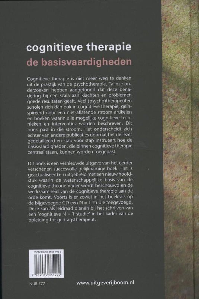 Achterkant van een boek over cognitieve therapie met de titel 'cognitieve therapie de basisvaardigheden'. ISBN nummer en website URL zichtbaar.