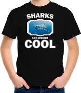 Dieren haaien t-shirt zwart kinderen - sharks are serious cool shirt  jongens/ meisjes - cadeau shirt haai/ haaien liefhebber S (122-128)