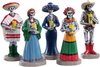 Ensemble de cinq figurines Día de los Muertos aux vêtements colorés, chacune tenant une bougie.