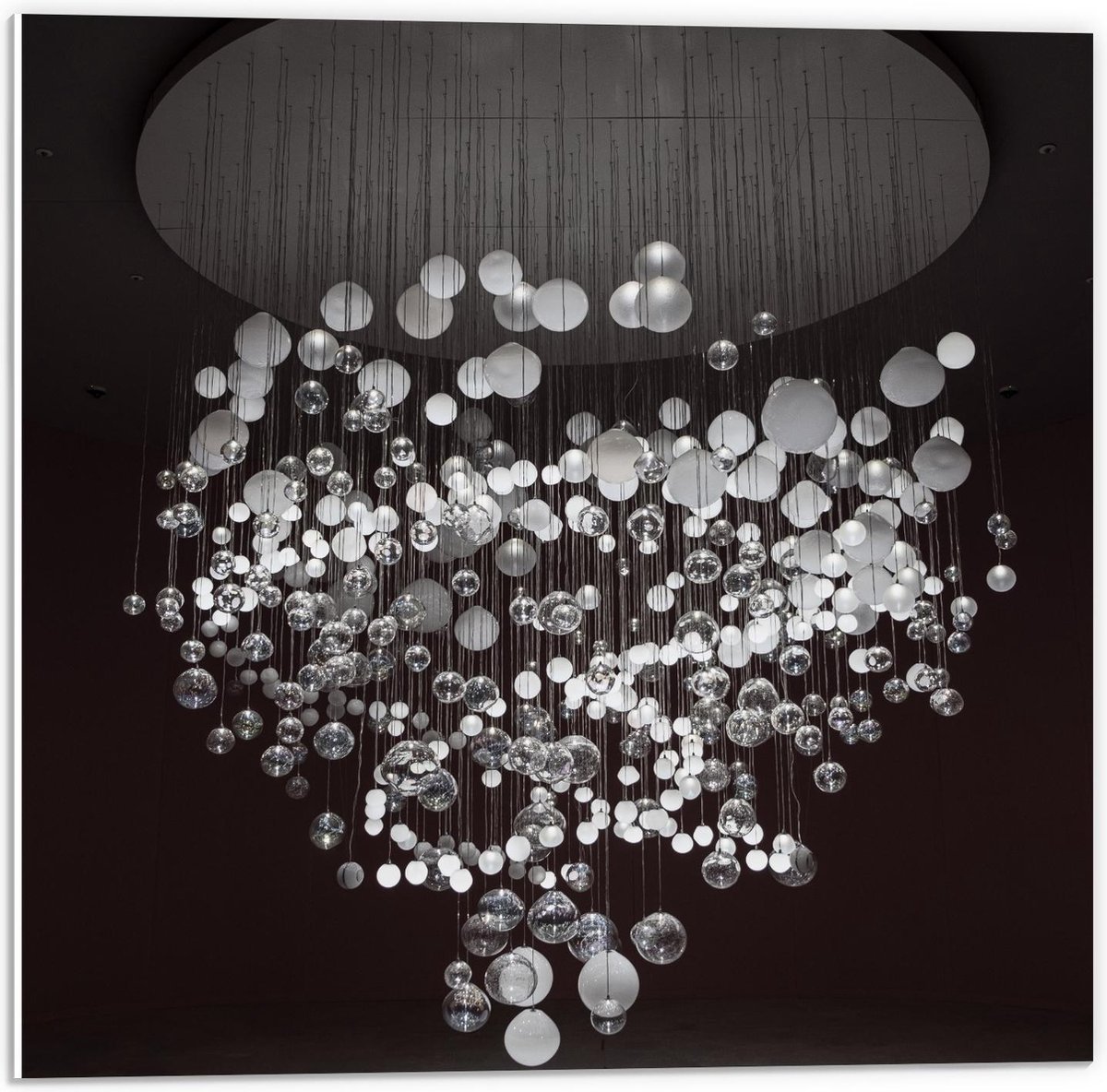 Forex - Mega Kroonluchter (zwart/wit) - 50x50cm Foto op Forex