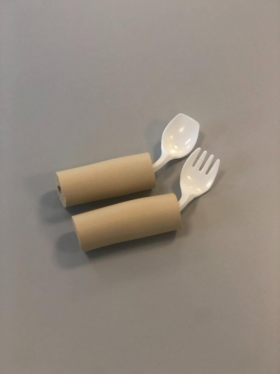 Gebogen kinderbestek Easi Eaters (lepel+vork)- Set met 1 vork, 1 lepel en 2 verdikte handvatten