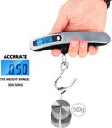 Bagageweger - Hand held Elektronische Mini - Tassen/koffers - Tot 50 KG - Kofferweger - Luggage Scale – KoffersetDigitale kofferweegschaal - Bagageweegschaal tot 50KG - Roestvrij staal - Grijs - Bagage weegschaal inclusief batterij