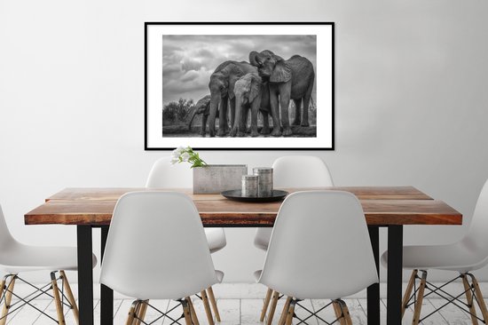 Fotolijst incl. Poster Zwart Wit- Olifant - Dieren - Water - Zwart wit - 90x60 cm - Posterlijst