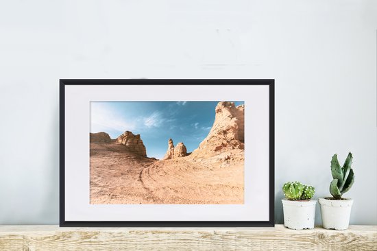 Photo encadrée - Traces de pneus dans le désert cadre photo noir avec passe partout blanc 40x60 60x40 cm - Affiche encadrée (Décoration murale salon / chambre)