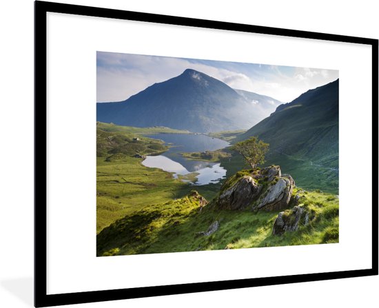 Fotolijst incl. Poster - Kleurrijke afbeelding van een berglandschap - 90x60 cm - Posterlijst